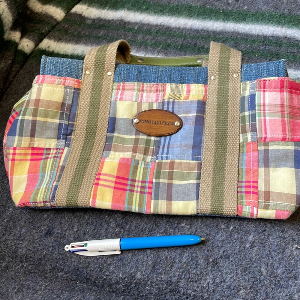 Tommy hand bag.  Looks new.